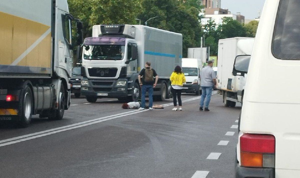У Львові під вантажівкою загинула жінка, яка перебігала дорогу