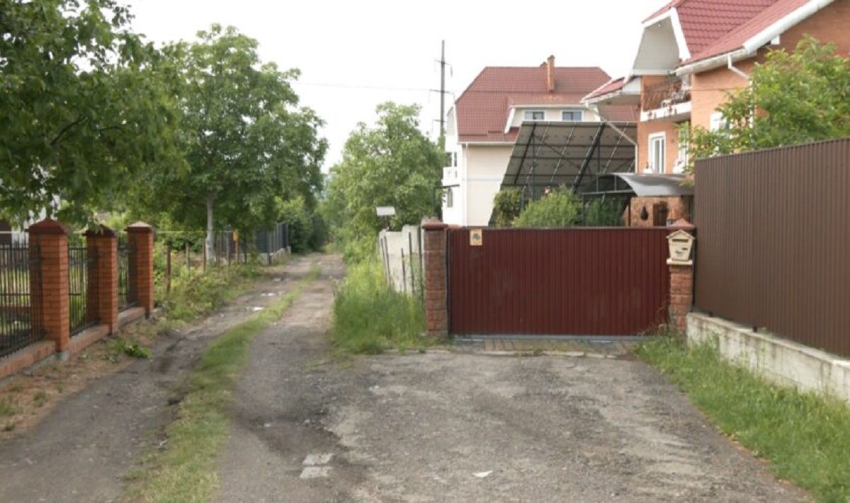 У Малехові місцевий мешканець захопив частину сільської дороги