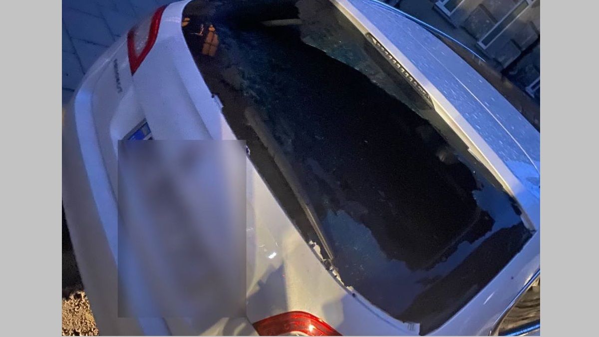 У Львові 21-річна дівчина потрощила шість автомобілів 