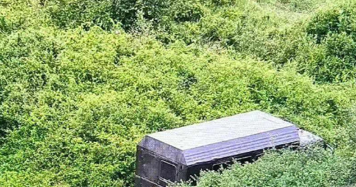 Вантажівка з 32 українцями прорвалася через кордон на Закарпатті