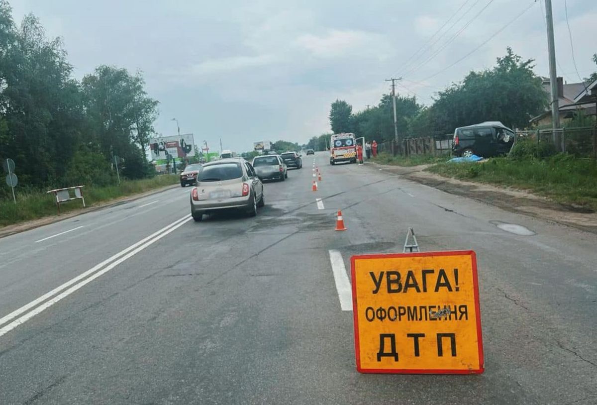 Біля Івано-Франківська 53-річна водійка Renault в’їхала у паркан і загинула