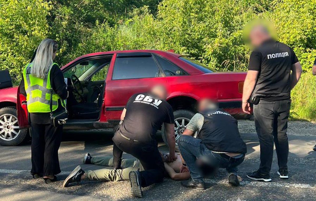 На Буковині затримали експосадовця районного ТЦК за організацію трансферу ухилянтів в Румунію