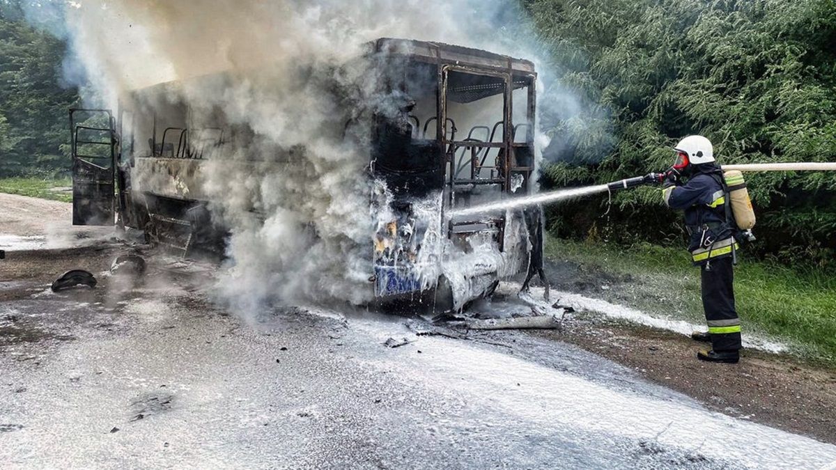 На Тернопільщині повністю згорів рейсовий автобус