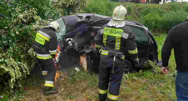 На Закарпатті розбився 35-річний водій Ford Galaxy, неповнолітня пасажирка у лікарні