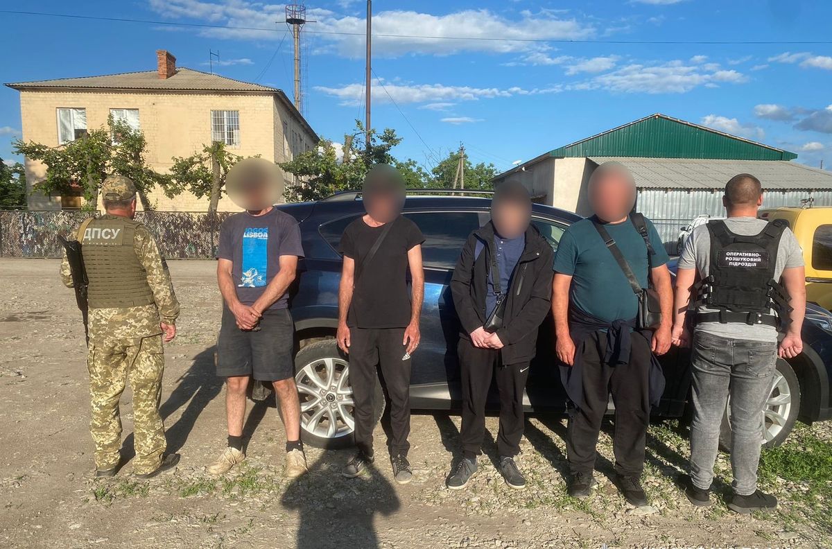 На Буковині тернополянин за 8 тис. євро переправляв ухилянтів за кордон 
