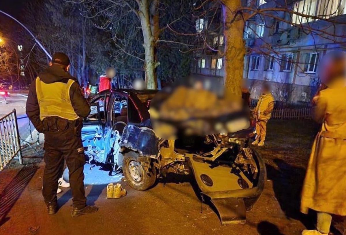 У Львові судили військового, який пʼяним вʼїхав у дерево, стовп і паркан