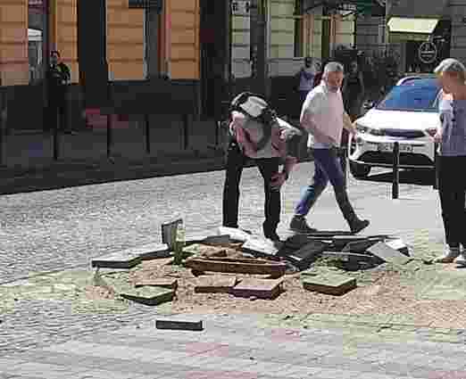 На вул. Пекарській у Львові пролунало два вибухи
