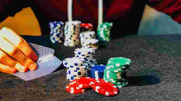 На Львівщині організатор незаконних покерних клубів отримав 170 тис. грн штрафу