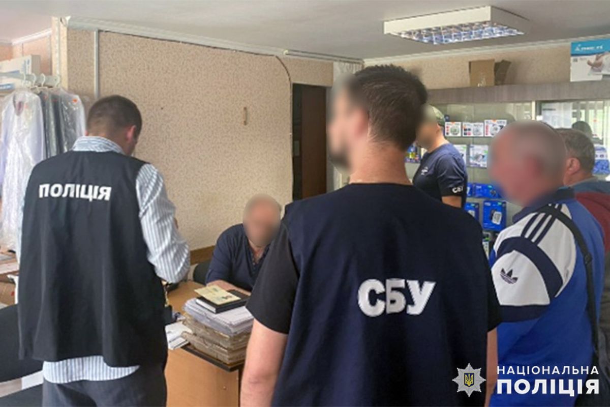 У Хмельницькому двоє чоловіків за 3000 доларів оформляли ухилянтам інвалідність 