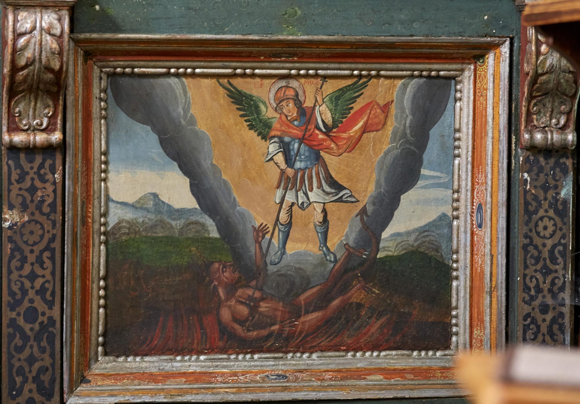 Архангел Михаїл вбиває диявола