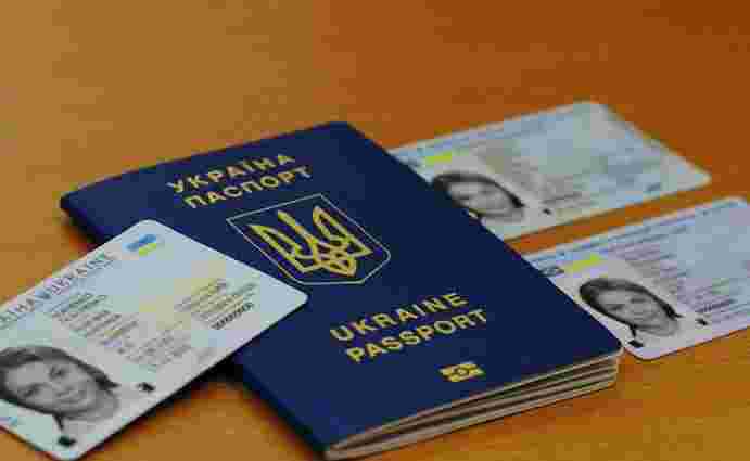 Українці з протермінованими паспортами зможуть отримати посвідки на проживання в Угорщині   