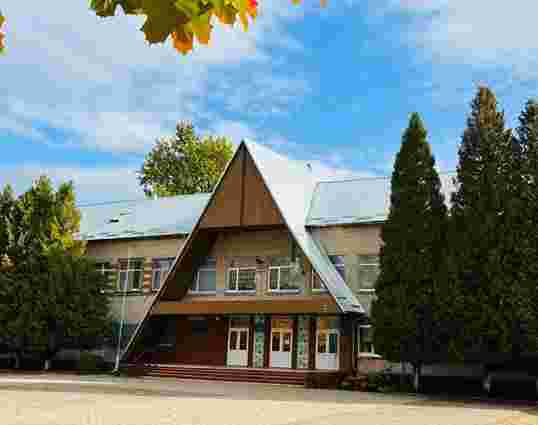 Суд покарав луганчанина за вбивство чоловіка на території школи в Новояворівську