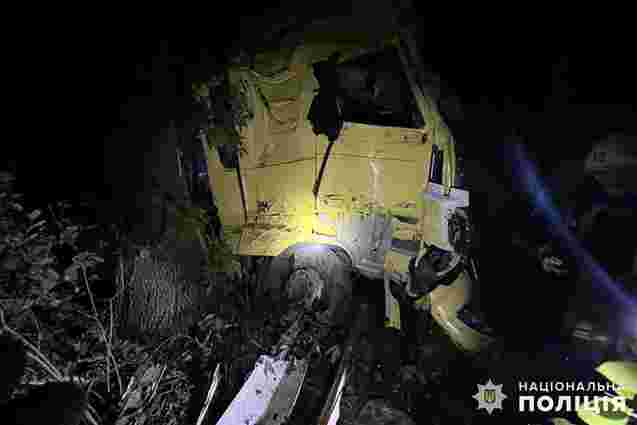 На Хмельниччині після зіткнення з деревом загинув 58-річний водій вантажівки 