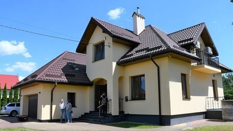 Львівський розвідник передав свій будинок сім’ї з прийомними дітьми. Фото дня