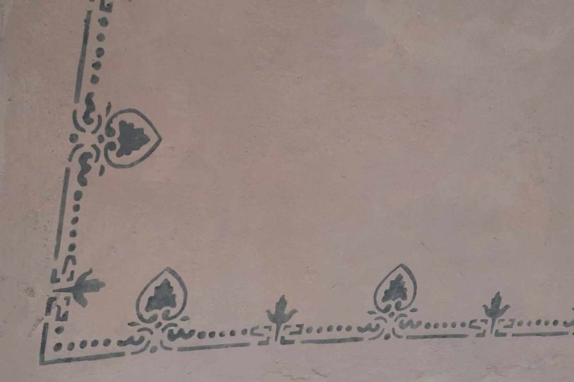 Відновлений орнамент на стелі