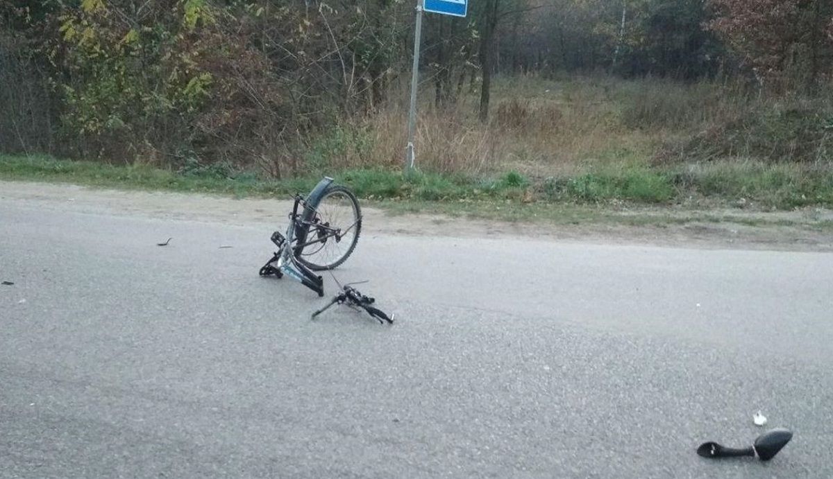 У гірському селі на Львівщині мотоцикліст на швидкості збив 13-річну велоспедистку