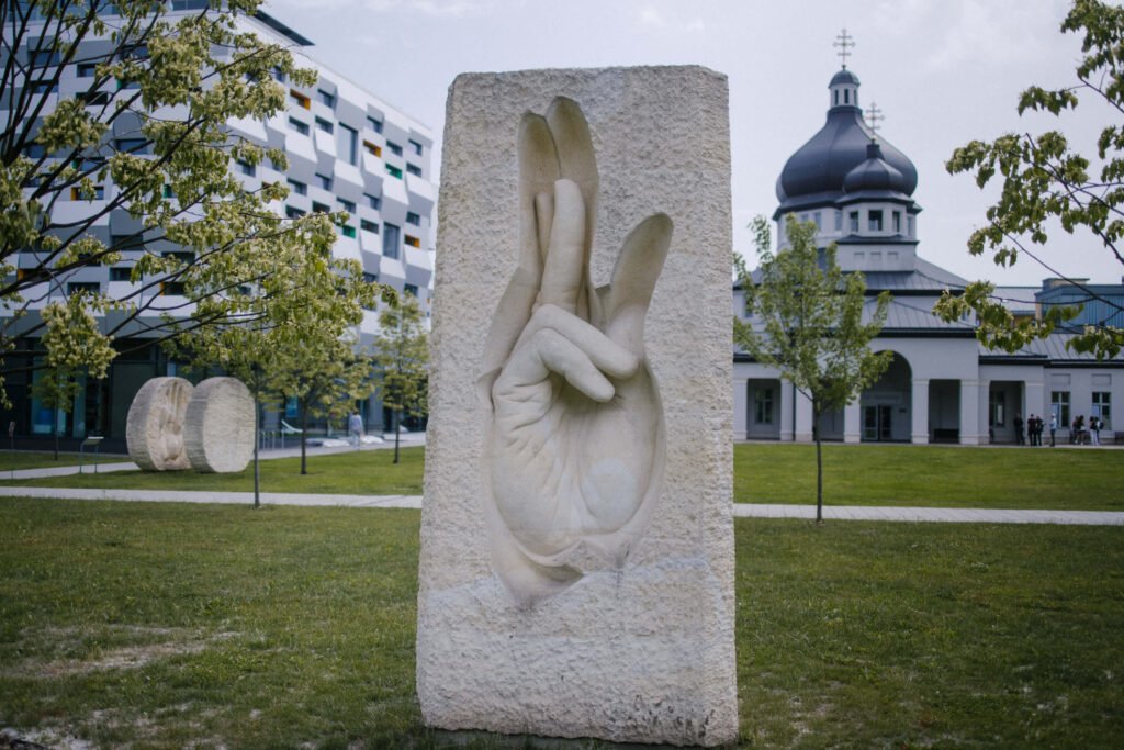 «Благословив»