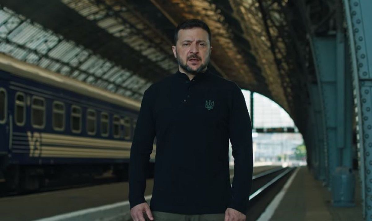 Володимир Зеленський з вокзалу у Львові привітав українців із Днем Конституції