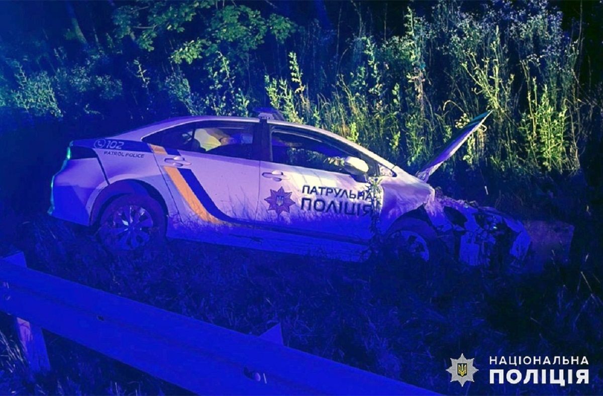 На Хмельниччині порушник комендантської години спровокував ДТП із патрульними