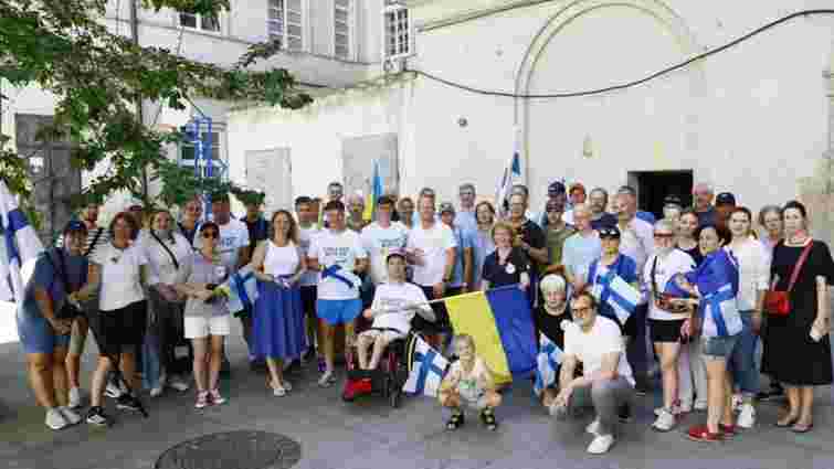 Фінські волонтери завершили у Львові естафету й зібрали українцям 182 тис. євро на медобладнання