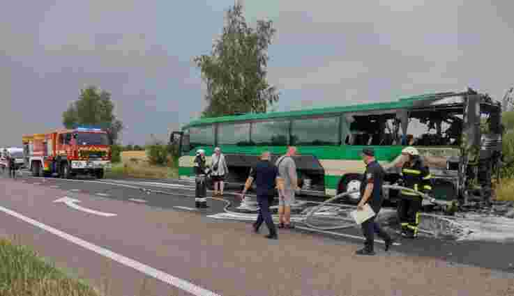 На Львівщині під час руху загорівся автобус з дітьми