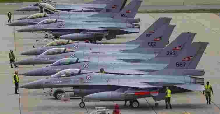 Нідерланди офіційно дозволили експорт 24 літаків F-16 для України