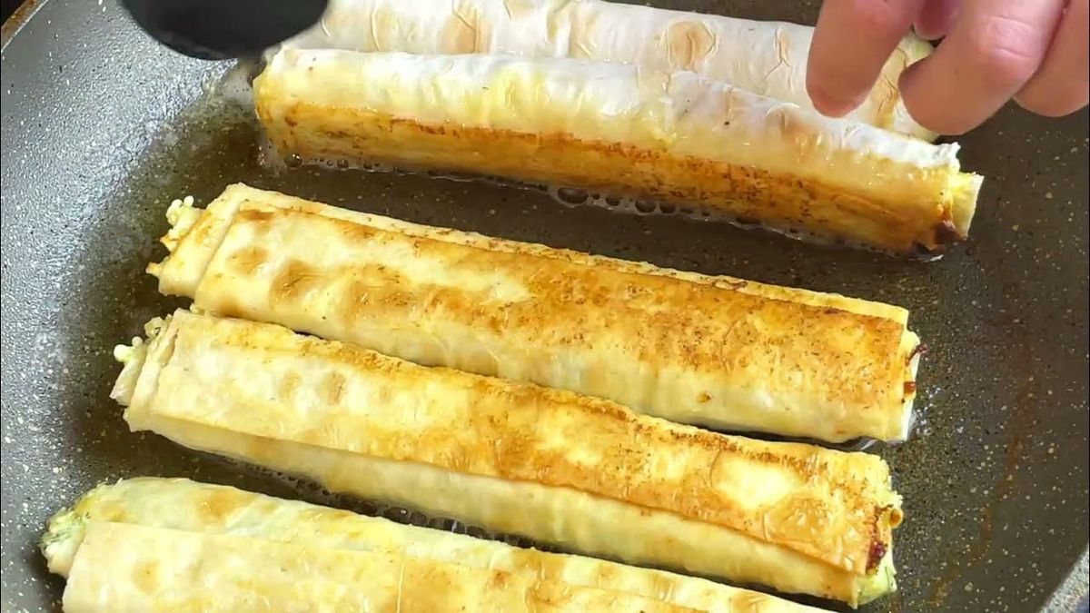 Трубочки з лавашу з овочами, сиром і ковбасою. Рецепт дня
