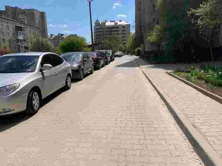 Суд зобов’язав мерію Франківська повернути підряднику 1,3 млн грн боргу за капремонт двору