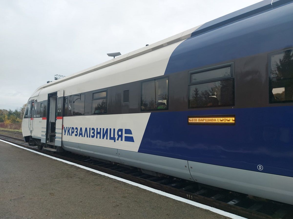 «Укрзалізниця» змінила час відкриття онлайн-продажу квитків на міжнародні поїзди