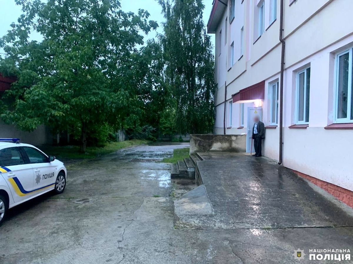 У Рівному 75-річний пенсіонер облив хірурга невідомою речовиною 