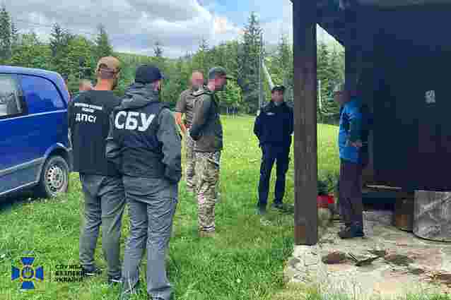 СБУ знешкодила міжрегіональну групу переправників військовозобов’язаних через Карпати 