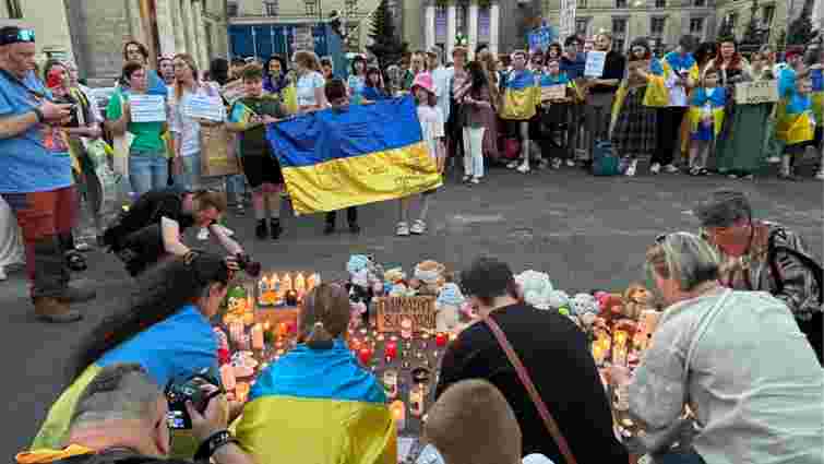 Українці вийшли на мітинги на підтримку «Охматдиту» у низці країн 