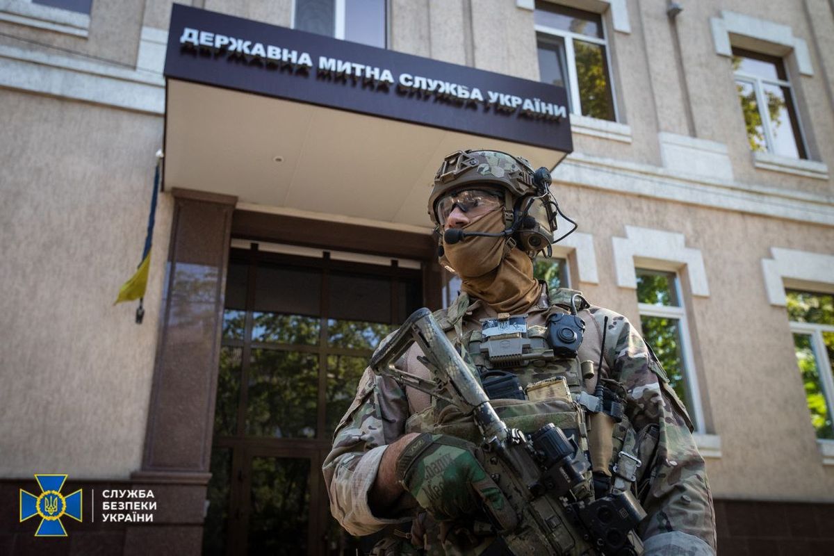 Топ-посадовців Держмитслужби викрили на масштабній корупційній схемі