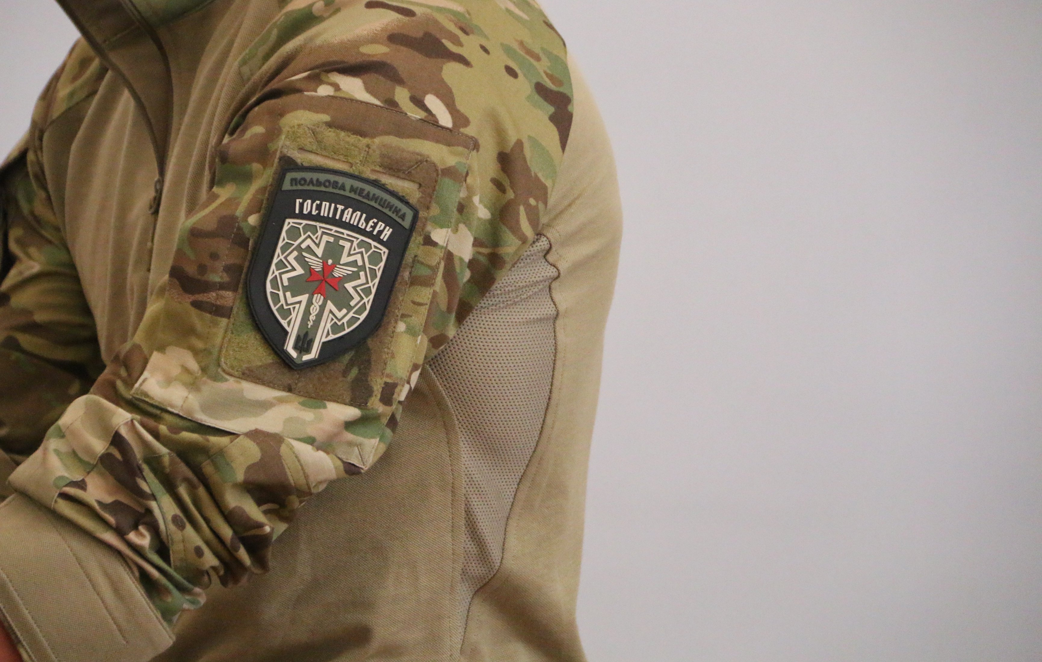 Побратим Ірини Цибух у бібліотеці Іваничука (Фото ZAXID.NET)