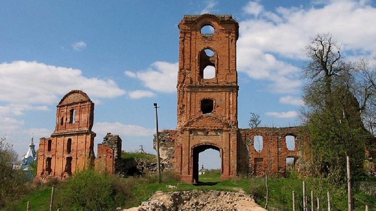 Корецький замок: фортеця князів та маєток виробника порцеляни