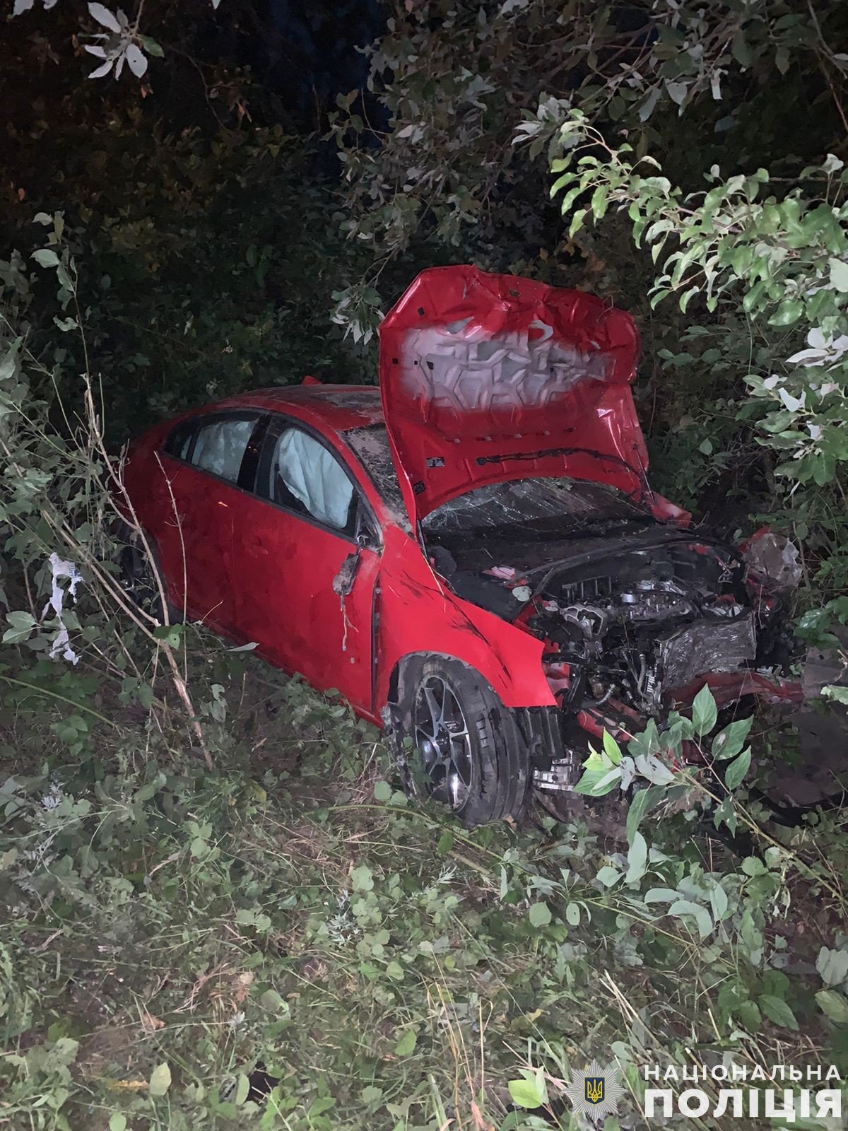 Від удару Volvo злетіло з траси (фото поліції Львівщини)