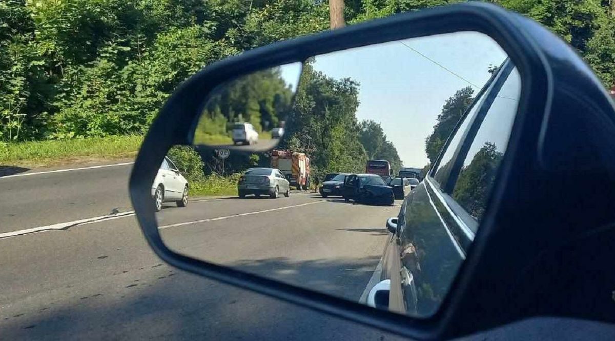 Четверо людей отримали важкі травми в потрійній ДТП на трасі Львів – Краківець