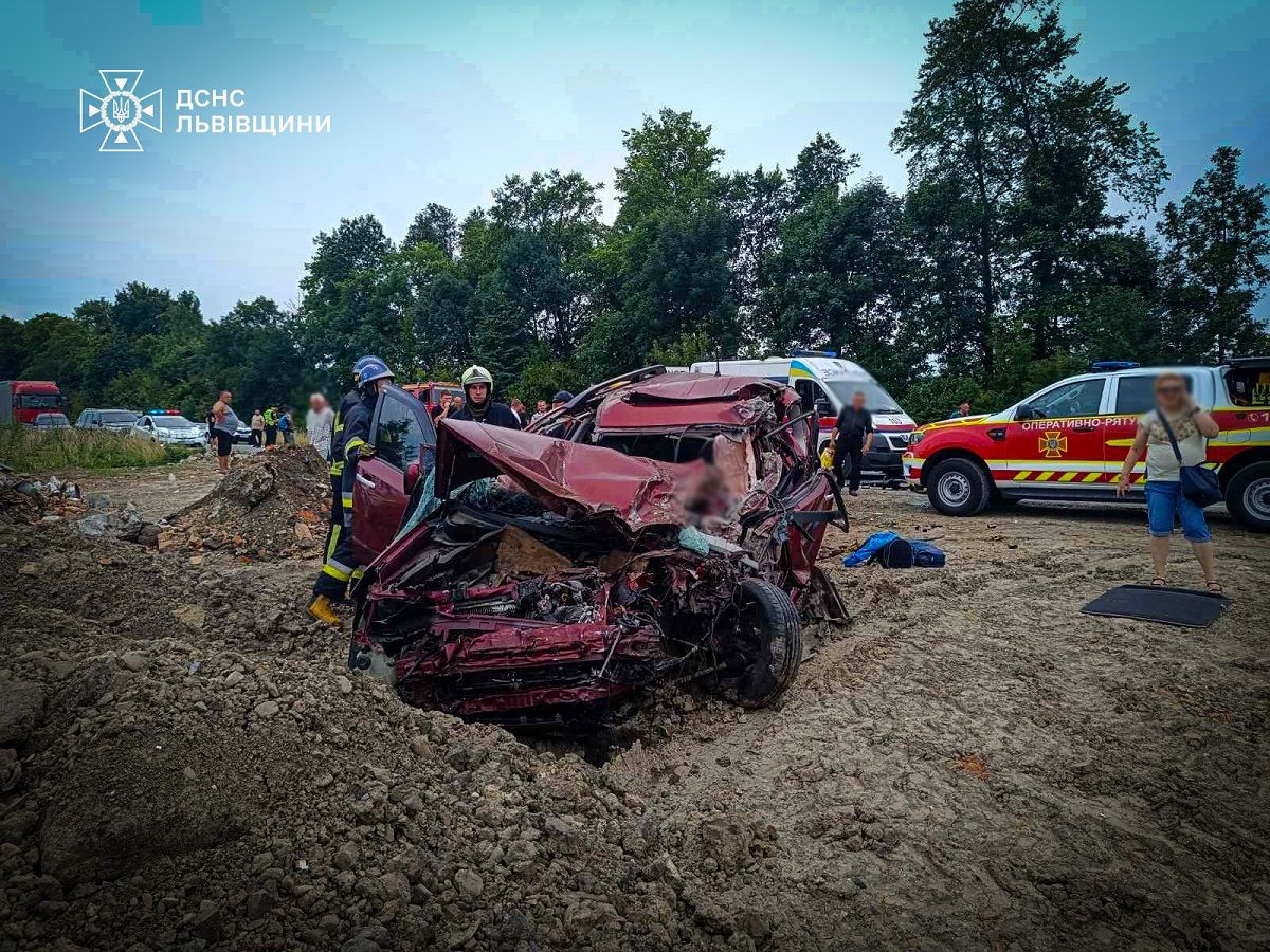 На Львівщині внаслідок зіткнення з автобусом загинув 60-річний водій Subaru