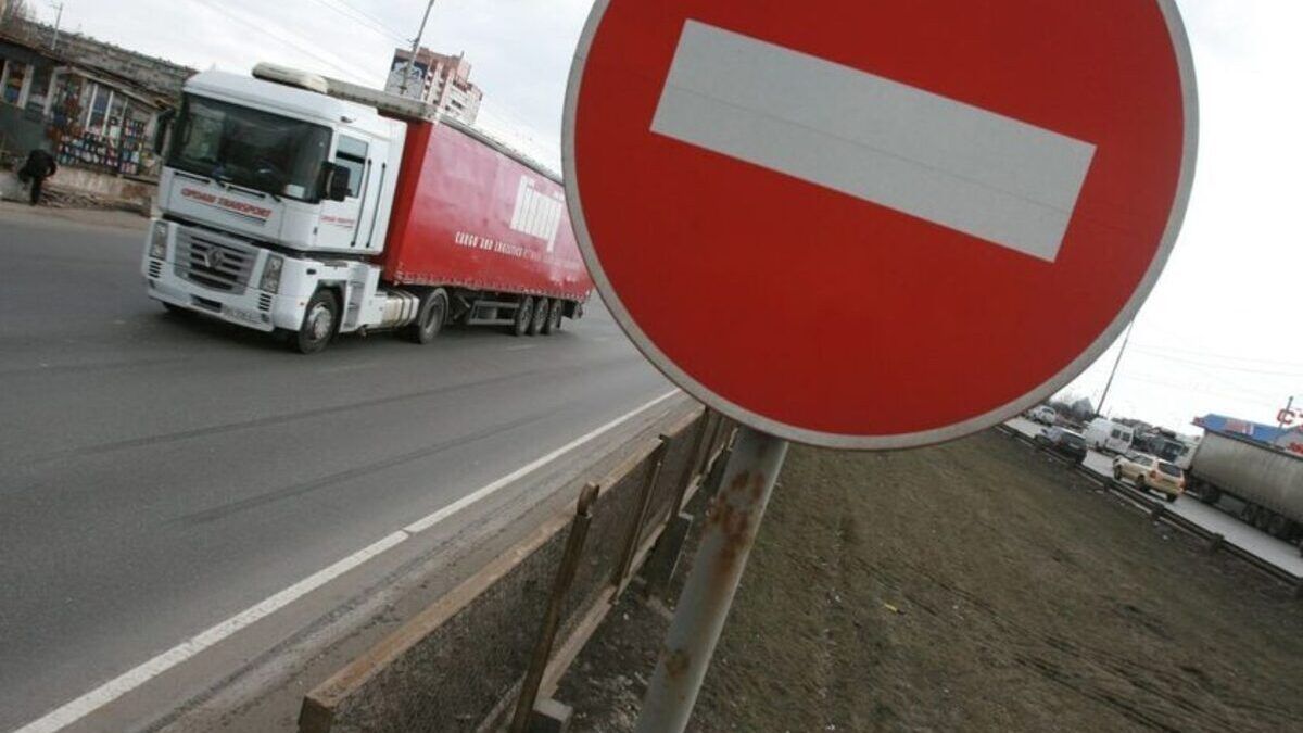 Через спеку поліція обмежила в’їзд вантажівок до Львова