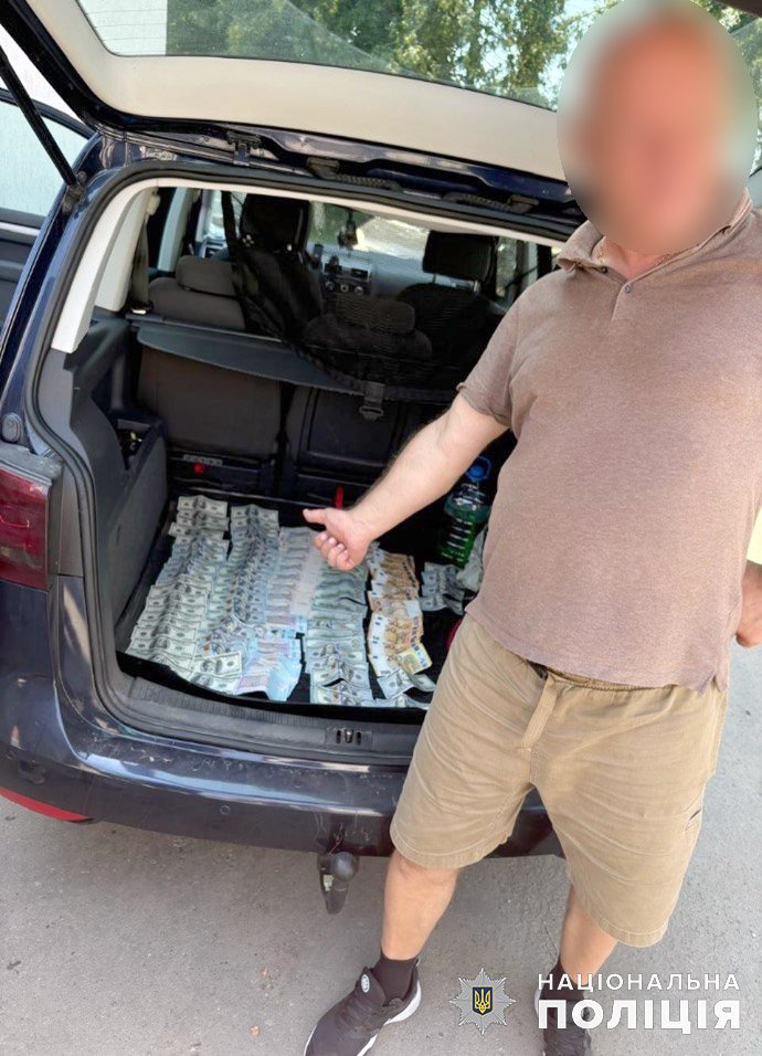 У Кам'янці-Подільському викрили оганізаторів схеми ухилення від мобілізації (фото поліції)