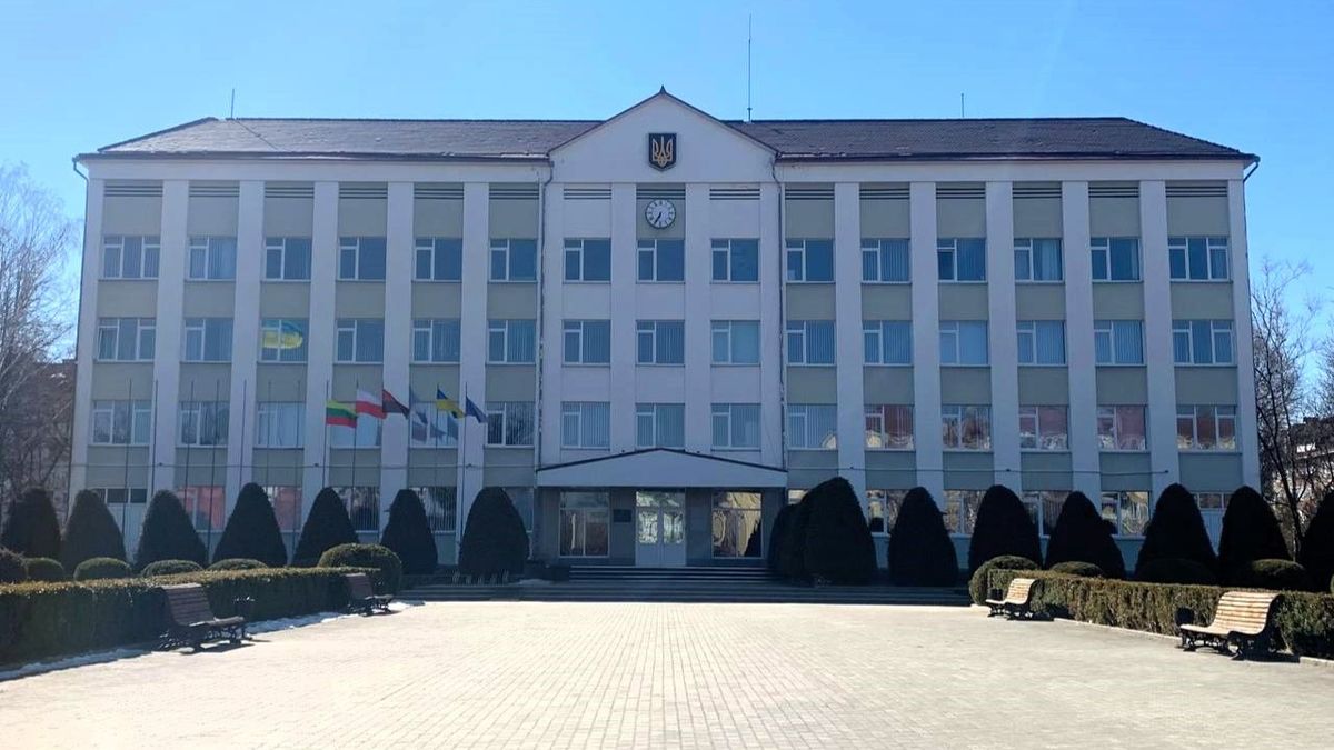 Депутати Долини не виділили гроші на підтримку Бурштина та зруйнованого ракетою університету