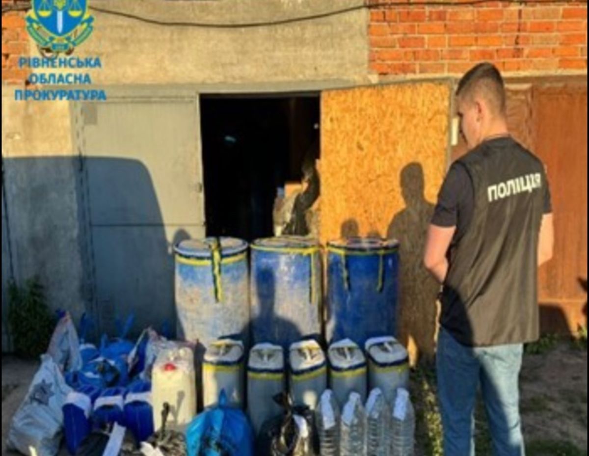 У Рівному викрили підпільний цех із виробництва алкоголю