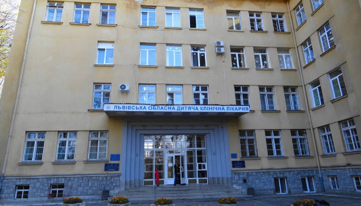 До львівської лікарні потрапила 5-річна дівчинка зі сторонніми предметами у піхві