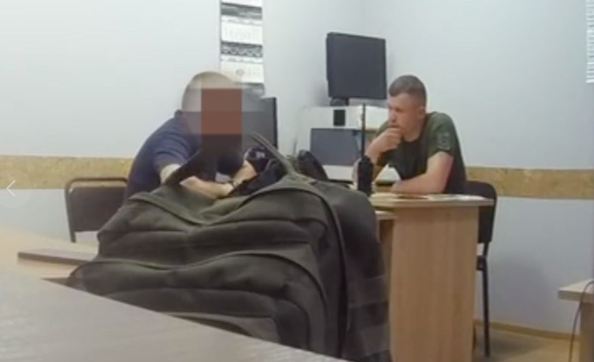На Волині 52-річний харківʼянин пропонував прикордоннику 8400 євро хабара