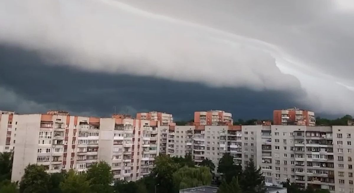 Синоптики попередили про грози та град на Львівщині