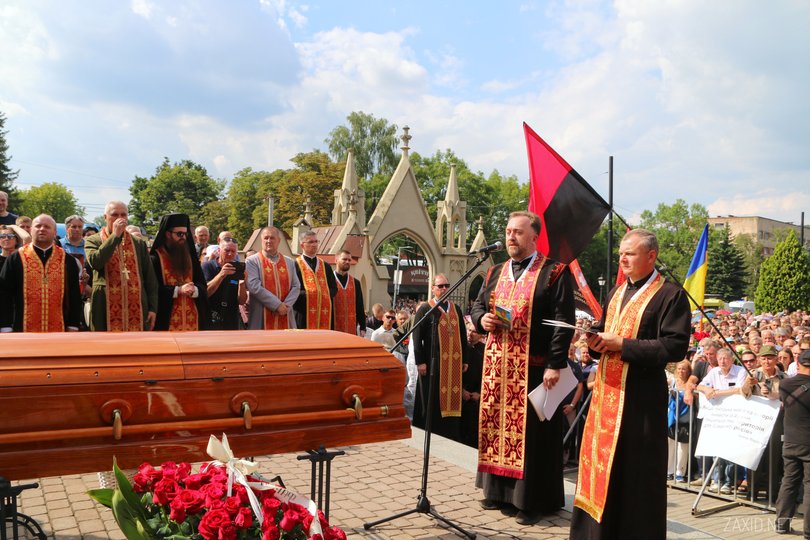 Чин похорону Ірини Фаріон провів отець Юстин Бойко