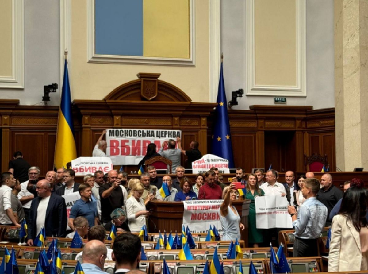 Через закон про заборону УПЦ МП Верховна Рада до серпня припинила роботу