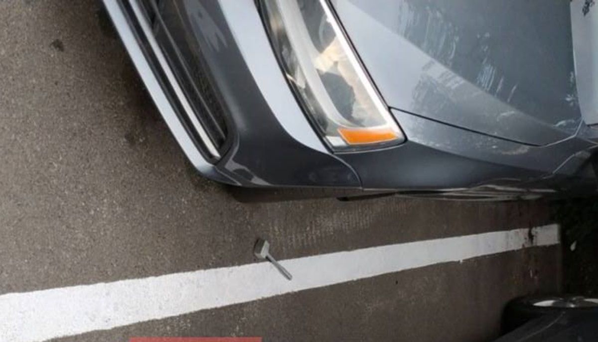 Тернополянка молотком пошкодила шість припаркованих автомобілів в дворі будинку 
