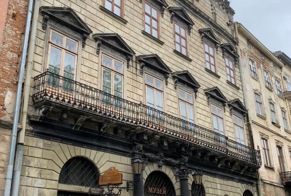 Балкон, який відновлять (фото Інституту Polonika)