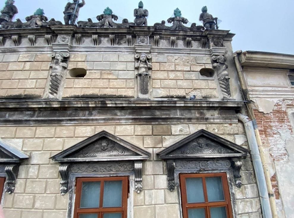 Фасад перед початком робіт (фото Інституту Polonika)